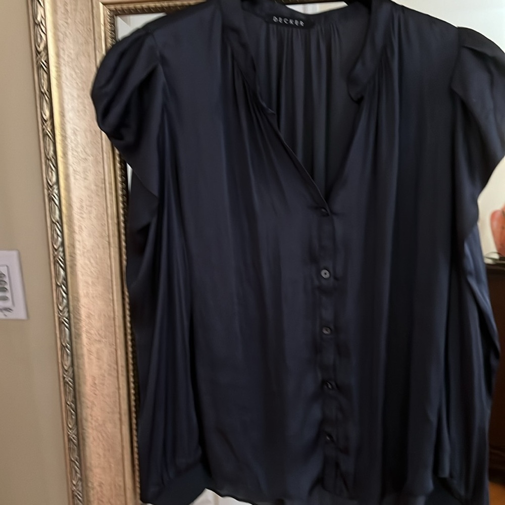 Mixology Decker Large Bluise with Poof/pleated shoulders,V neck button cuffs EUC